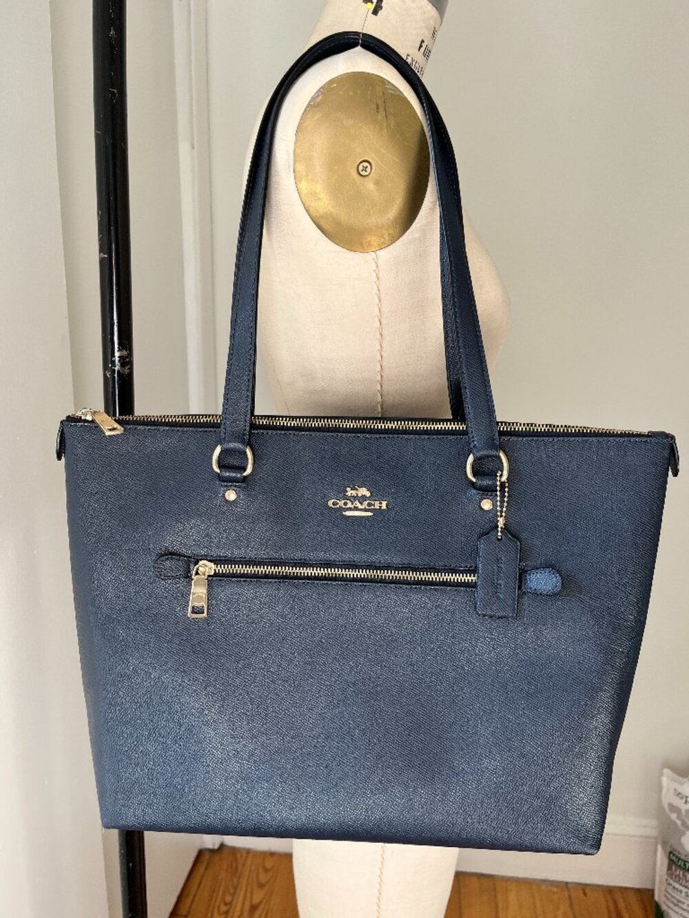 COACH - NAVY BLUE PEBBLED LEATHER TOTE BAG with Gold Accents fit a computer